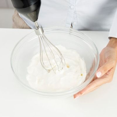 8. Taurus 1500W hand blender with accessories (chopper, whisk, steel tip, measuring cup)