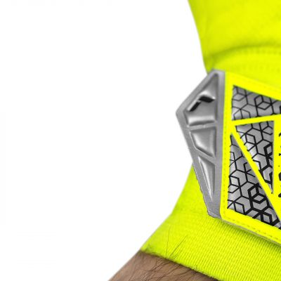 6. Reusch Attrakt Starter Solid M 5570514 2014 Goalkeeper Gloves