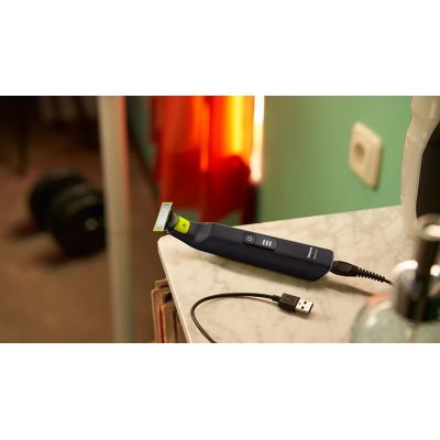 8. PHILIPS OneBlade Pro QP 6542/15 shaver