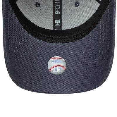 3. New Era League Essential 9FORTY New York Yankees Cap 60915917 Black OSFM