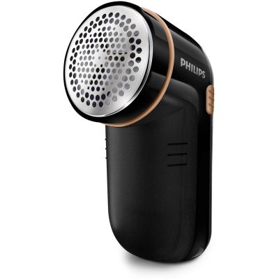 31. Philips GC026/80 fabric shaver