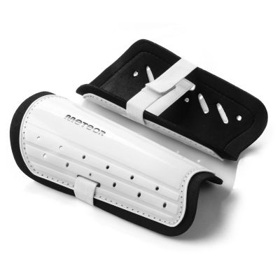 28. Meteor 20065-20068 Football Shin Guards