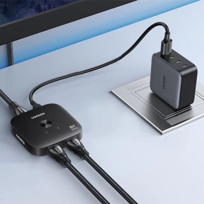 4. Ugreen 8K 60Hz Ultra HD 2in1 HDMI switch - black
