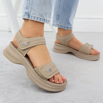 6. Women's sandals with thick soles and Velcro, beige Potocki 105300