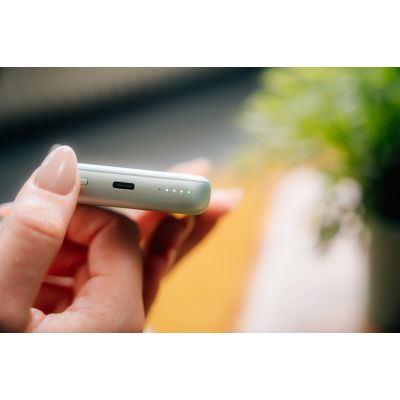 7. Verbatim Charge 'n' Go Lithium Polymer (LiPo) 10000 mAh Wireless Charging Green