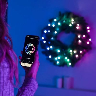 3. Twinkly Pre-lit Wreath – 50 RGB LEDs, Regal 24" green wire, Type C plug