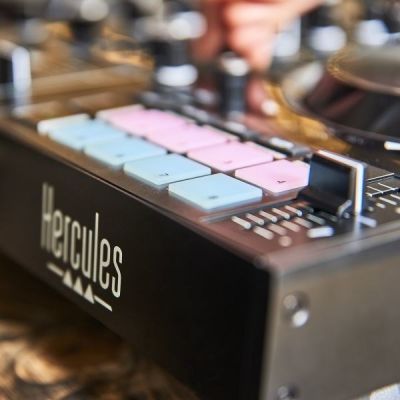 18. Hercules DJControl Inpulse 500 - 2-channel DJ controller