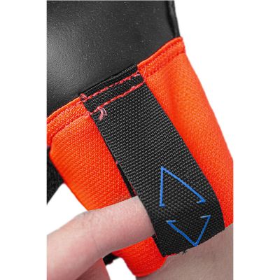 5. Reusch Attrakt Duo Gloves M 54 70 025 2211