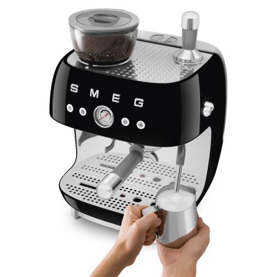 8. Smeg EGF03BLEU coffee machine Manual espresso machine 2.4 l