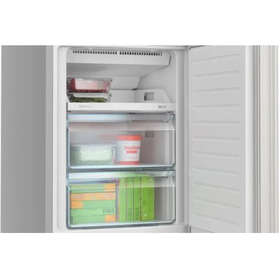 16. BOSCH KGN 33NSDB fridge-freezer
