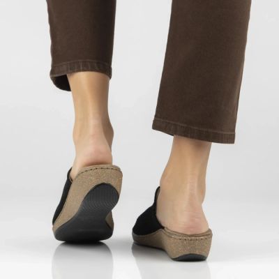 6. Black leather wedge sandals Filippo DK7567