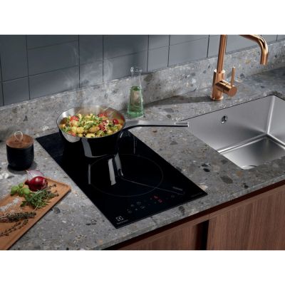 142. ELECTROLUX LIT30230C Induction Hob