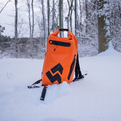 40. Alpinus Kayak 28 waterproof backpack ZN43399