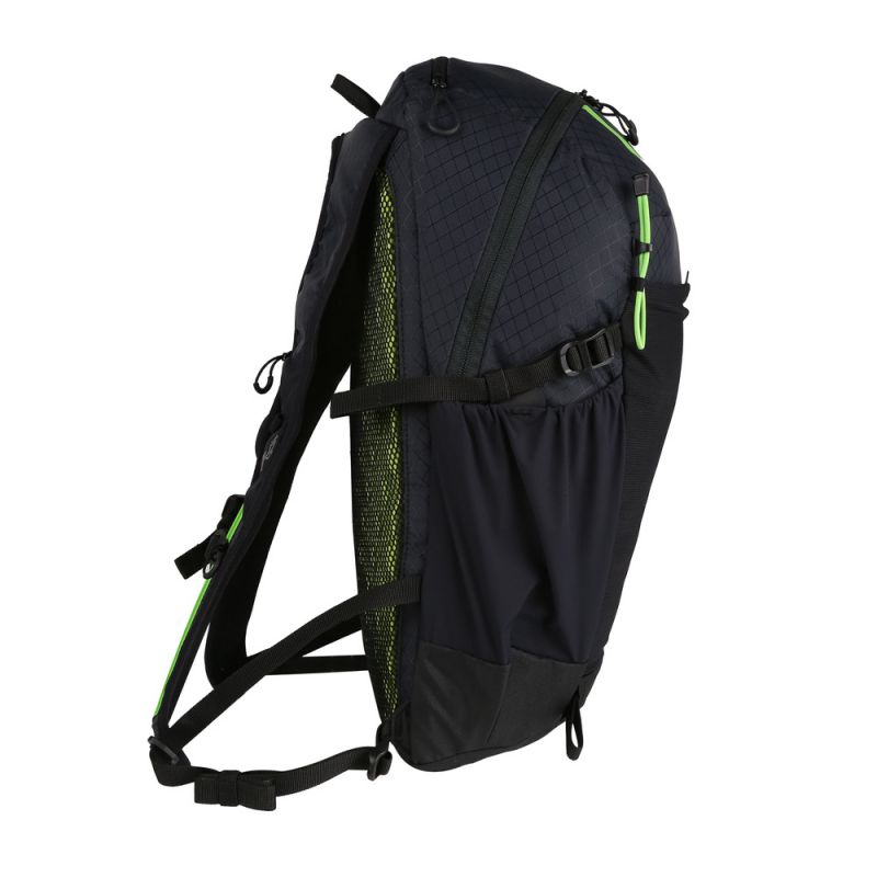 5. Inov-8 VentureLite 18 backpack 001011-BKGN-01