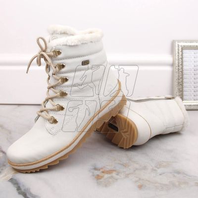 7. Leather waterproof boots insulated with wool Remonte W RKR629 white