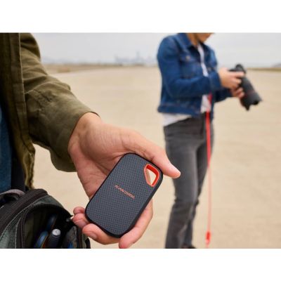 12. SanDisk Extreme Portable SSD (V3) 4TB USB Type-C USB 3.2 Gen 2x2 Red, Blue