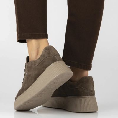 13. Women's brown leather sneakers on the platform Filippo DP7982