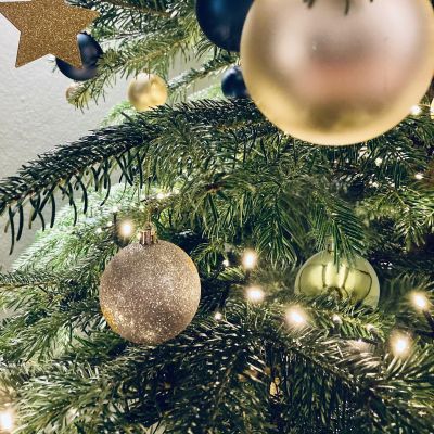 18. DECORATIVE PLASTIC BAUBLE SAFE 46 PCS MICA COPPER