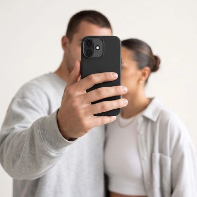 8. Tech-Protect Uniq MagSafe CC Case for iPhone 17 - black