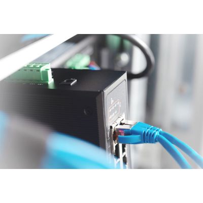 2. Industrial switch 7-port Gigabit PoE+ with 1x PD, IEEE802.3af/at, DIN rail, extended temperature range.