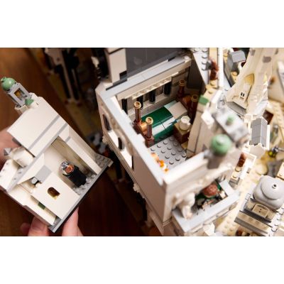 18. LEGO Icons 11377 - The Lord of the Rings: Minas Tirith