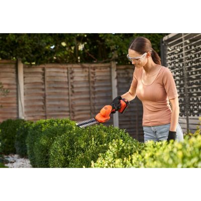 11. 18V Cordless Hedge Trimmer, 20cm BCSS18D1-QW BLACK+DECKER