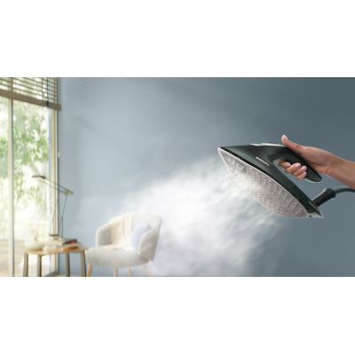 9. PHILIPS PerfectCare PSG7300/20 steam generator