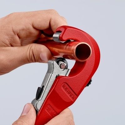 19. Knipex 90 31 02 SB hand pipe cutting tool Pipe cutter