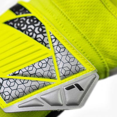 7. Reusch Attrakt Grip M 5570815 2014 Goalkeeper Gloves