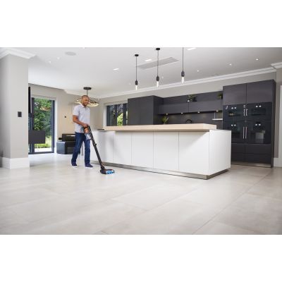 21. SHARK VACUUM CLEANER IZ300EU