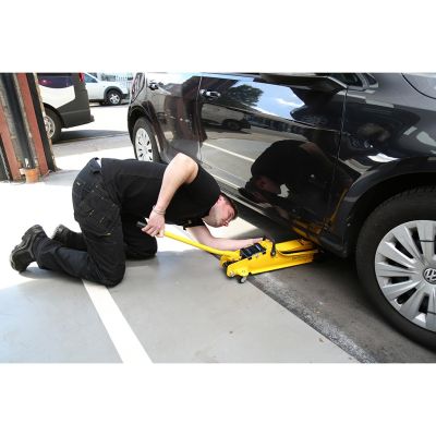 2. Stanley STMT81251-1 Vehicle Jack/Stand