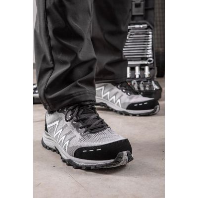 2. NEO tools 82-730 safety shoes