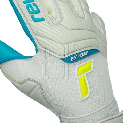 5. Goalkeeper gloves Reusch Attrakt Aqua M 5270439 1111