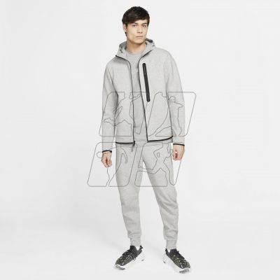 8. Nike Sportswear Tech Fleece M DD4688-010 sweatshirt