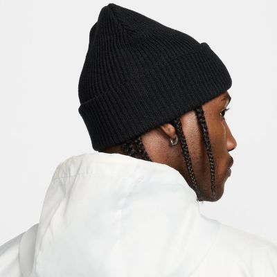 3. Nike Peak Cap HF0326-010