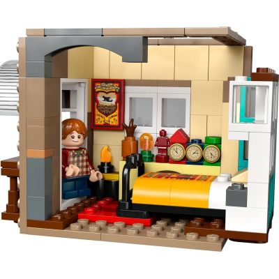 14. LEGO Harry Potter 76437 - The Burrow - Collector's Edition