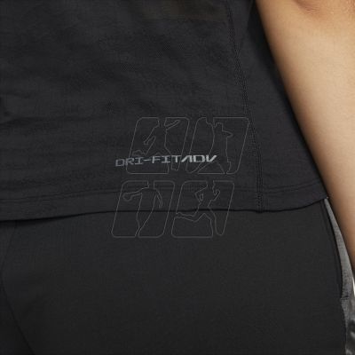 5. Nike Dri-FIT ADV Run Division W DM7558-010 T-shirt