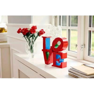 9. LEGO Art 31214 LOVE