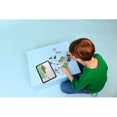 4. LEGO Minecraft 21586 Pale Garden