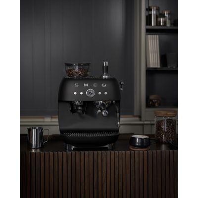 15. Smeg EGF03BLMEU coffee machine Manual espresso machine 2.4 l