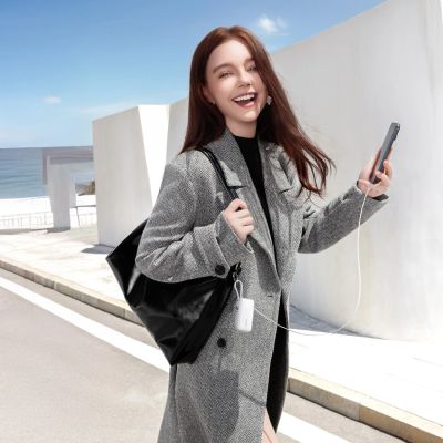 3. Joyroom JR-PR2L 10000mAh 35W Power Bank with Built-in Retractable USB-C Cable and Lightning Lanyard Cable - White