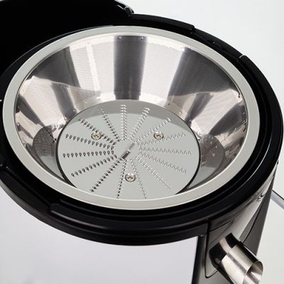 9. ADLER AD 4128 juicer