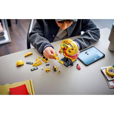 12. LEGO Editions 43022 - Lewis Hamilton Scuderia Ferrari HP Helmet