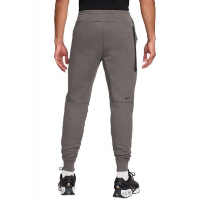2. Nike Tech Pants HV0959-289