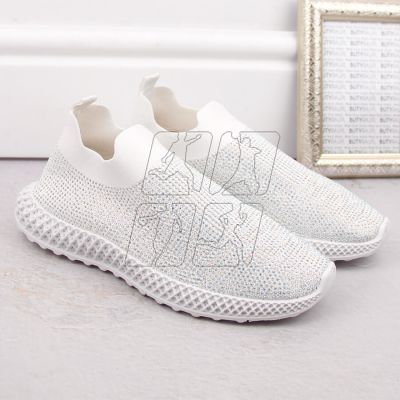 6. Slip-on sports shoes with rhinestones D&amp;A W OLI257B white