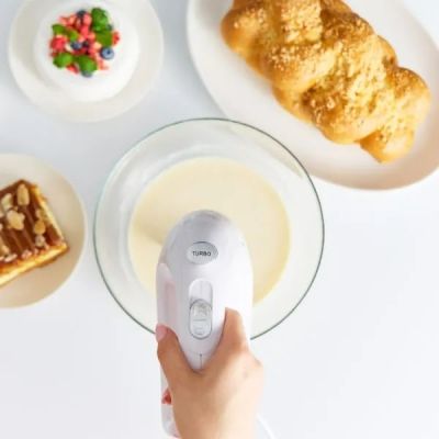 6. MPM MMR-25 hand mixer white 400W