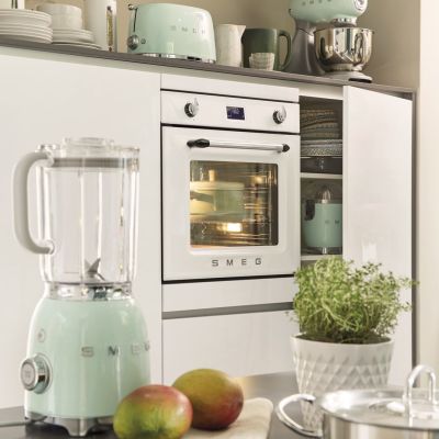 6. SMEG TSF01PGEU toaster pastel green