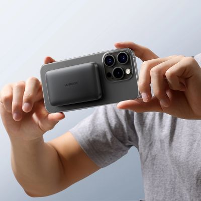 9. Powerbank Joyroom JR-W020 Mini 5000mAh USB-A USB-C inductive 20W - black + USB-C / USB-C cable
