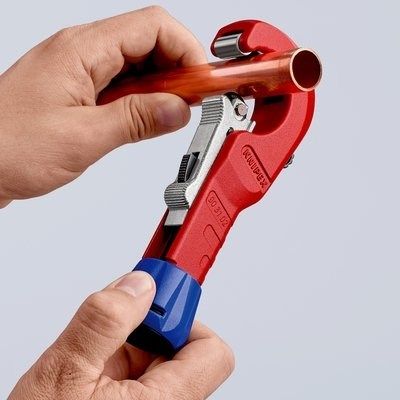 24. Knipex 90 31 02 SB hand pipe cutting tool Pipe cutter
