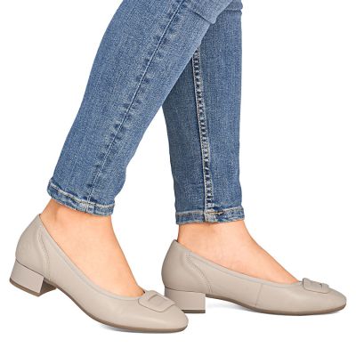 6. Women's leather pumps with low heels, beige, Rieker 43453-62